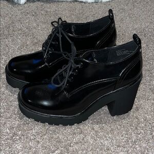 Women's Black Chunky Heel Lace-Up Shoes